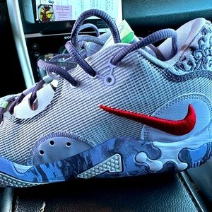 Nike PG6 size 9.5. Worn for 15 min!! Too big and Stockx won’t accept returns.